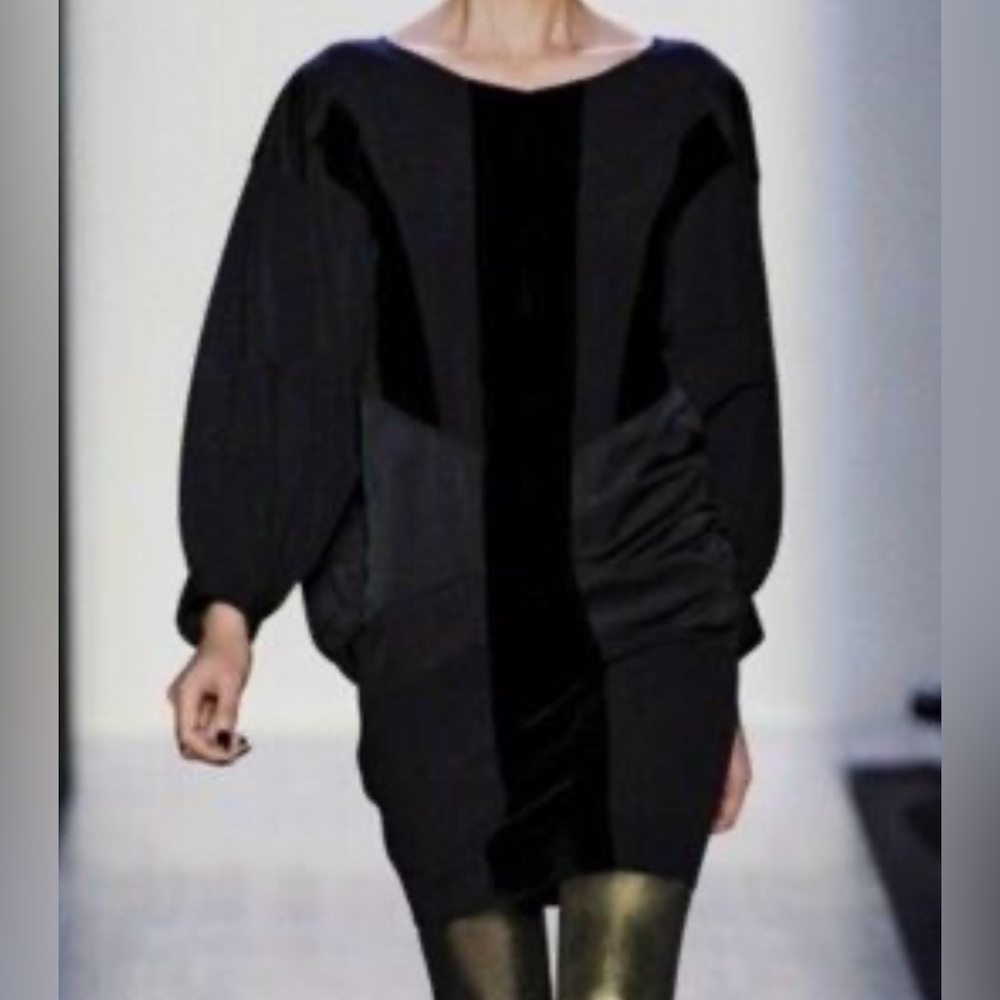 BCBGMAXAZRIA Black velvet Bat Sleeve Mini Dress size 2